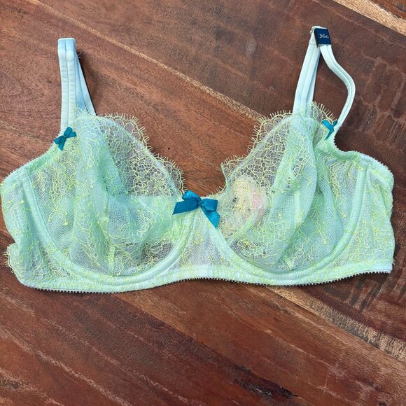 Victoria's Secret Other - NWT Victoria's Secret Womens Very Sexy Bra Unlined Demi Tiny Bow Green Size 36C